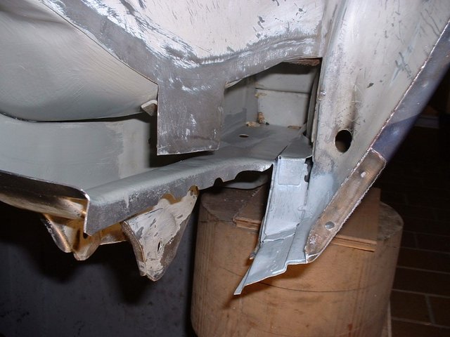 DSCF0002 (Andere).JPG (114.48 KiB) 58206 mal betrachtet Hier auch etwas gezaubert, Innenradlauf unten Blech neu...