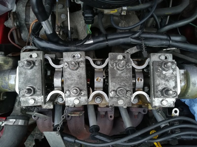 Niederhalter vorsichtig ansetzen....