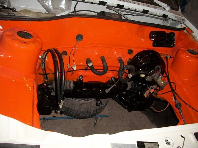 Motorraum.JPG