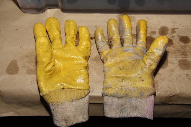 Die Handschuhe mit/ohne &quot;Lösemittelbehandlung&quot;