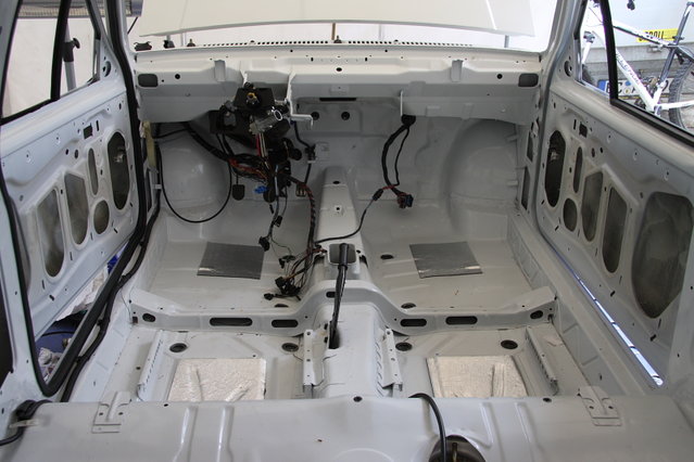 cors404.JPG (390.51 KiB) 51276 mal betrachtet Auch das Bodenblech etwas beruhigt