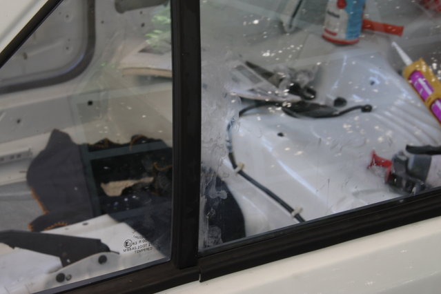 cors407.JPG (288.89 KiB) 51234 mal betrachtet Und beim Einbau auch schön verschmoddert, wozu hab ich sie eigentlich vorher geputzt? ^^