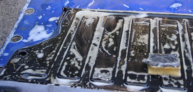 cors484.JPG (334.53 KiB) 71992 mal betrachtet Auch wenn mans schwer erkennt. Auch die Rückseite war krass dreckig...bäh...