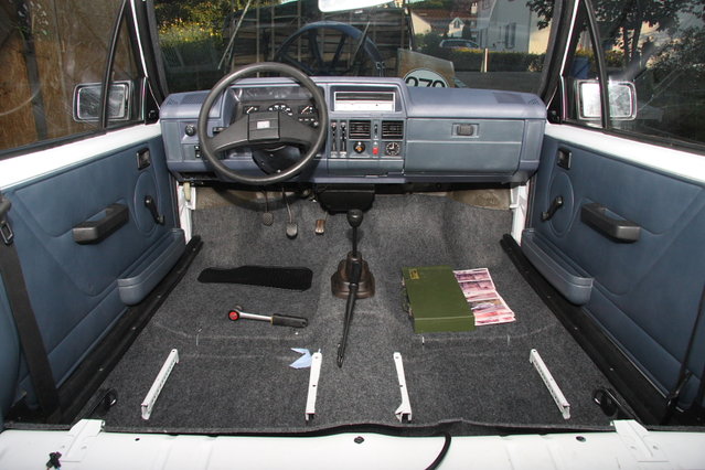 cors487.JPG (467.85 KiB) 71953 mal betrachtet Teppich ist drin, Sitze fehlen noch.